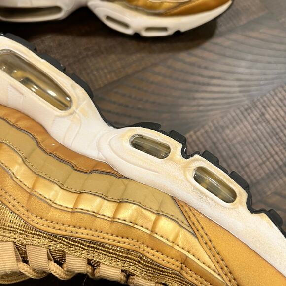 Nike Air Max 95 Metallic Gold women 7 - Picture 3 of 11